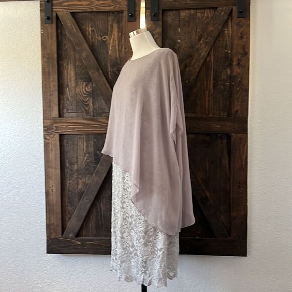 RONNI NICOLE SILVER CAPE FLORAL PATTERN DRESS Sz-  14 - Picture 3 of 15